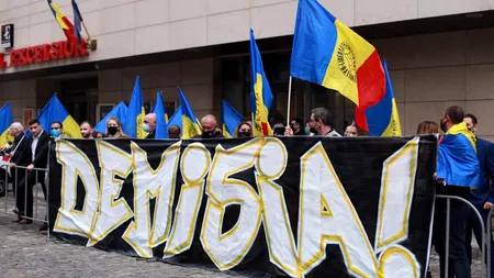 Protest AUR în fața sediului Ministerului Sănătății. George Simion: Folosim toate pârghiile necesare ca Vlad Voiculescu să plece. AUR o să-l dea afară- FOTO