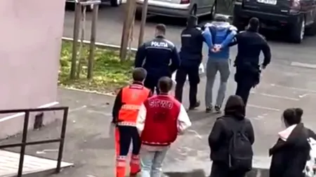 Profesor al Liceului de Arte Plastice „Nicolae Tonitza”, ridicat în cătușe direct de la oră. A fost internat de urgență
