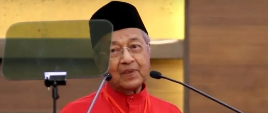 La 92 de ani, fostul premier malaezian Mahathir Mohamad reintră în politică