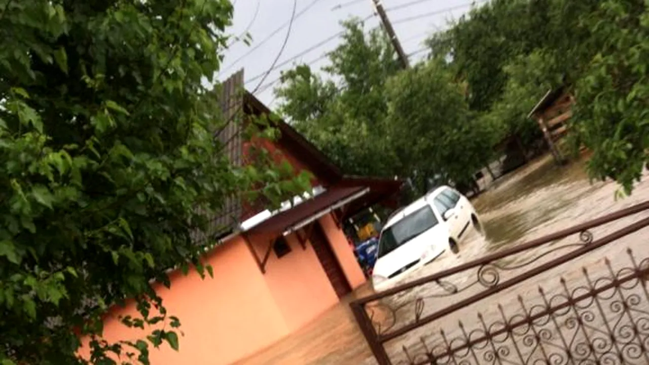 DISTRUGERI. IGSU: 500 de locuințe inundate și 5 drumuri afectate în 23 de județe, din cauza ploilor din ultimele 24 de ore