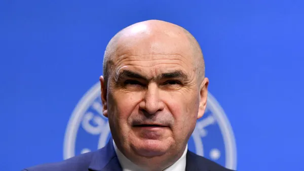 Bolojan anunță simplificarea procedurii de avizare a investițiilor, începând de săptămâna viitoare. Măsurile au impact în 3 domenii