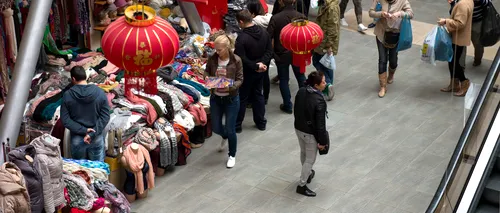 Chinezi care vindeau haine în Dragonul Roșu, percheziționați de DIICOT într-un dosar de evaziune. Prejudiciul, de peste opt milioane de euro 