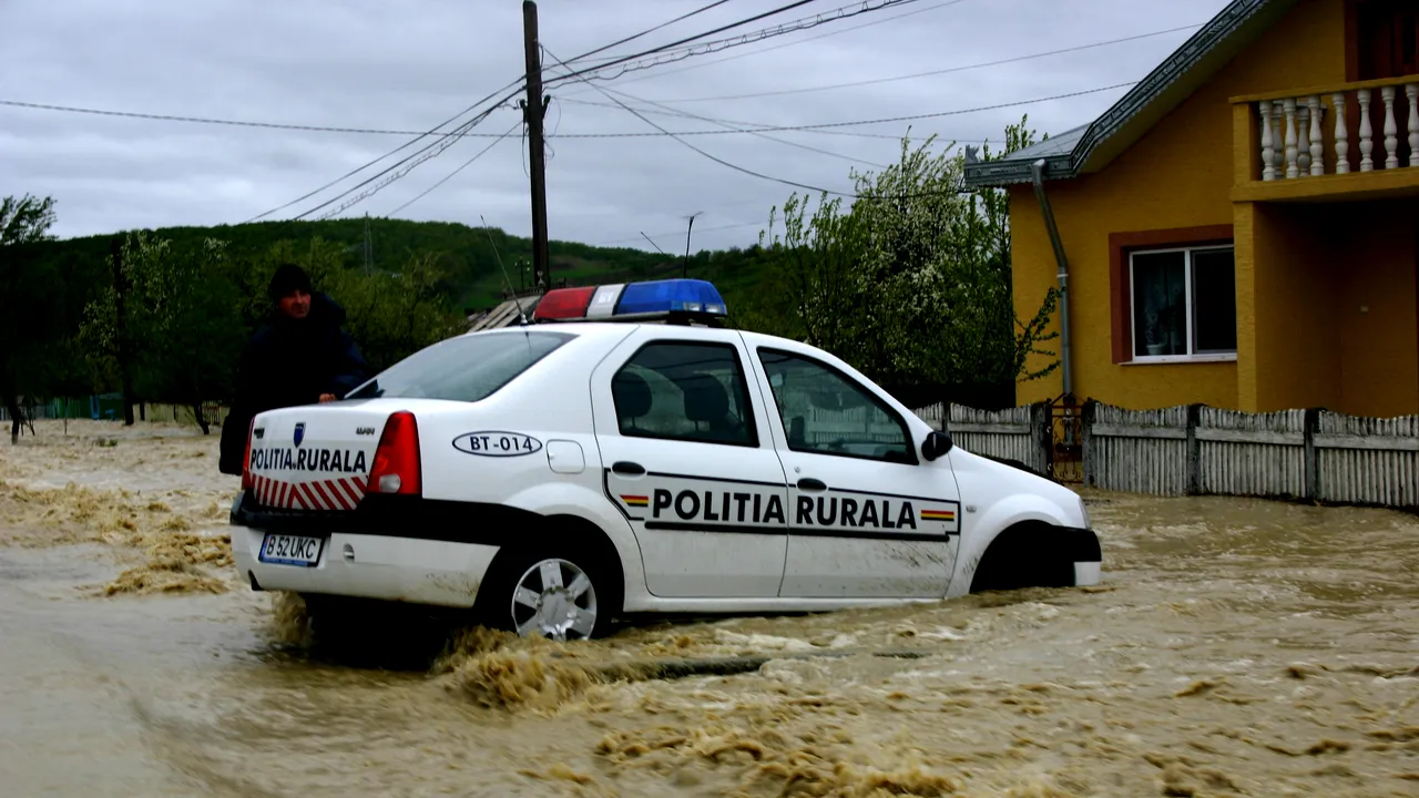Avertizarea METEO: Cod galben de inundații pe râuri din două județe