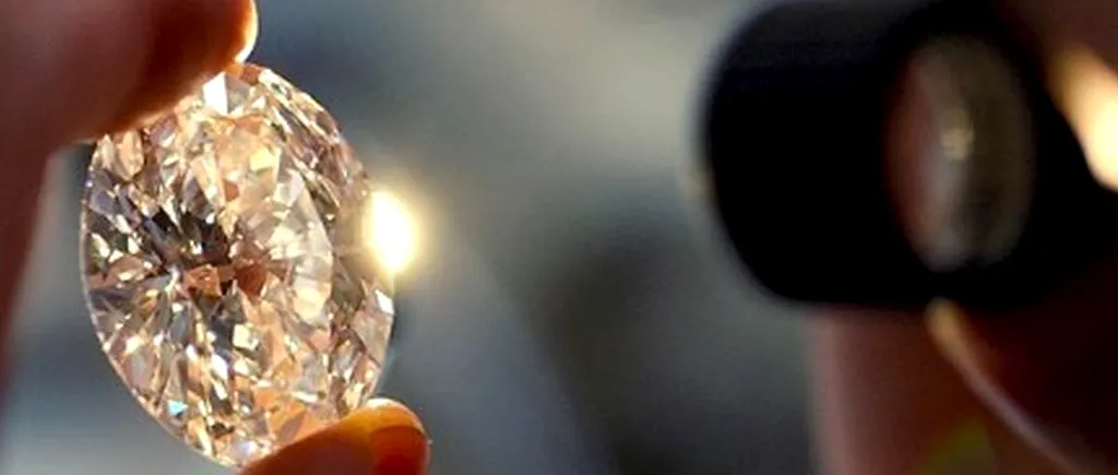 Cel mai mare diamant portocaliu din lume, estimat la 17-20 milioane de dolari, scos la licitație