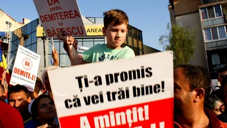 REFERENDUM 2012. Mii de oameni, la mitinguri în Argeș și Teleorman, miercuri seară, pentru demiterea lui Traian Băsescu