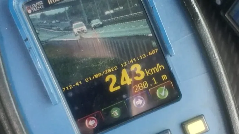 Inconștiență la volan: Un șofer a fost prins în Sibiu conducând cu 243 km/h, fără centură și cu doi minori neasigurați pe bancheta din spate. Ce amendă a primit
