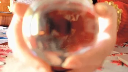 Mamă și fiică, omorâte cu sălbăticie de săteni după ce au fost acuzate de vrăjitorie: Le-au bătut cu bețe de lemn și apoi le-au tăiat în bucăți