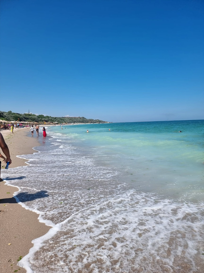 Plaja din România unde Marea Neagră e turcoaz! Un „colț de rai” aflat la 15 minute de Constanța