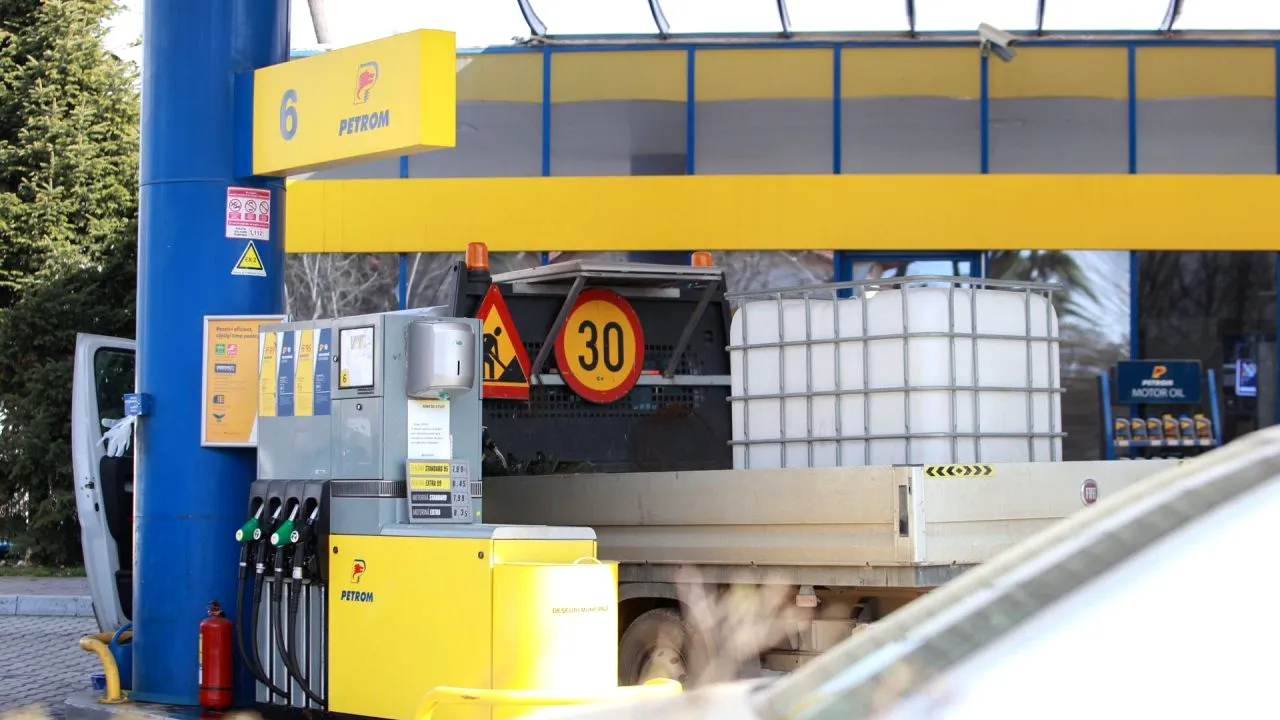 FOTO | Cât costă benzina și motorina joi dimineață. Zvonurile care au alimentat isteria de la pompe nu se adeveresc