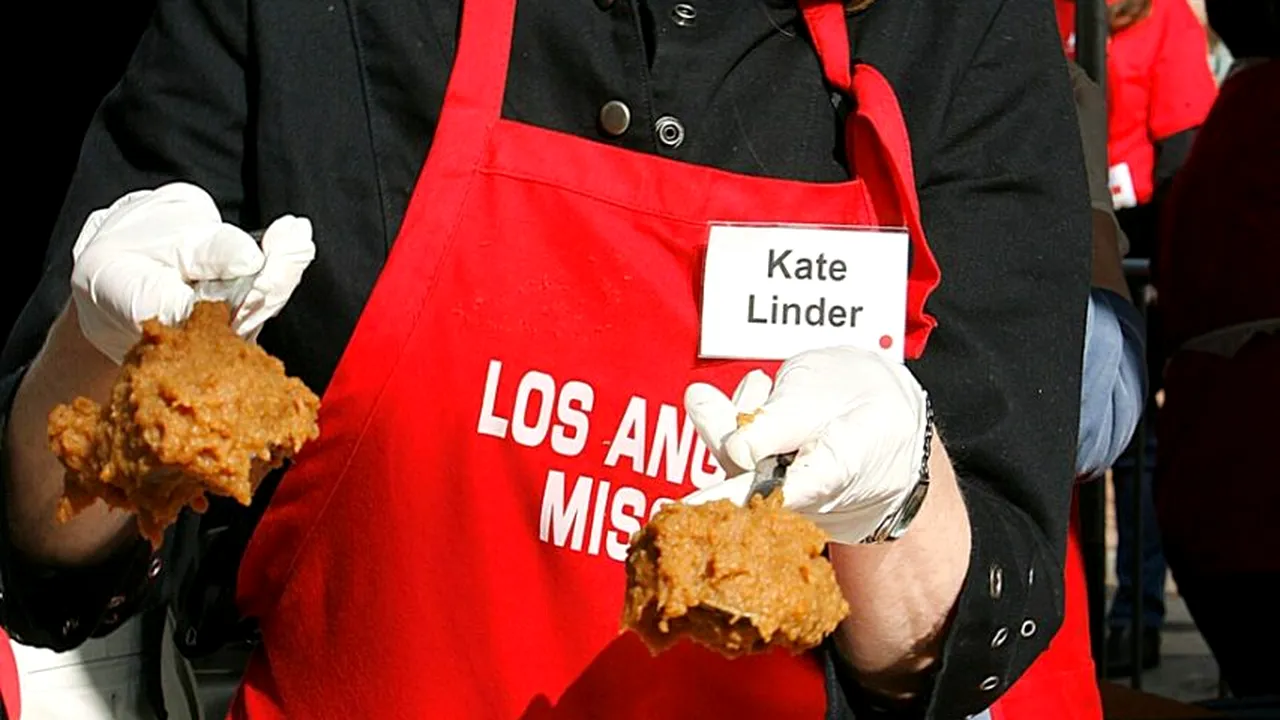 STARUL din Tânăr și neliniștit care nu a renunțat la cariera sa. Are 77 de ani și lucrează ca însoțitoare de zbor