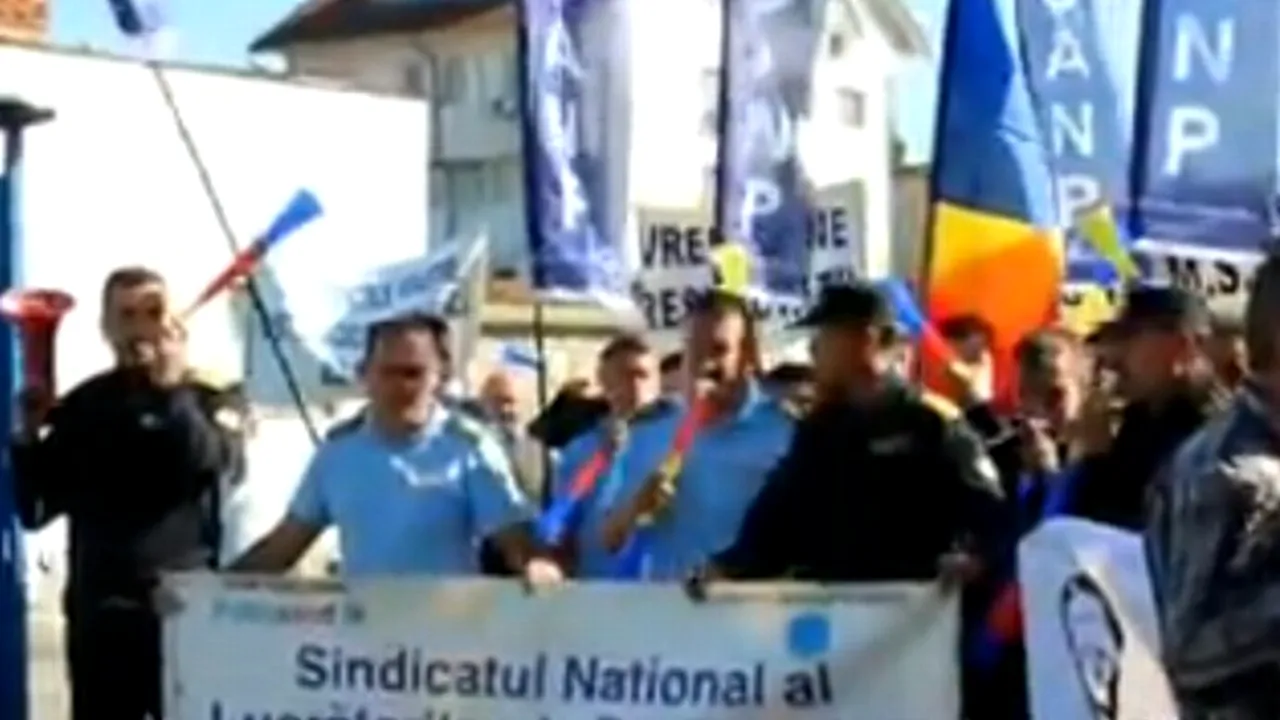 Protestele angajaților din penitenciare continuă. Reacția ministrului Justiției