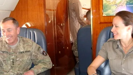 Accesul la secrete în domeniul Apărării al amantei lui David Petraeus a fost revocat