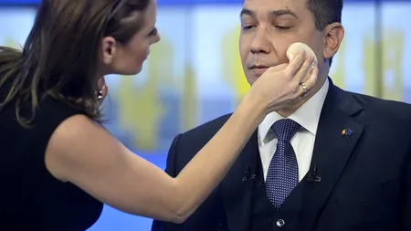 Cum l-a ENERVAT Ponta pe Iohannis înainte de emisiune. Cine a fost mesagerul care a corectat în timpul dezbaterii erorile candidatului PSD