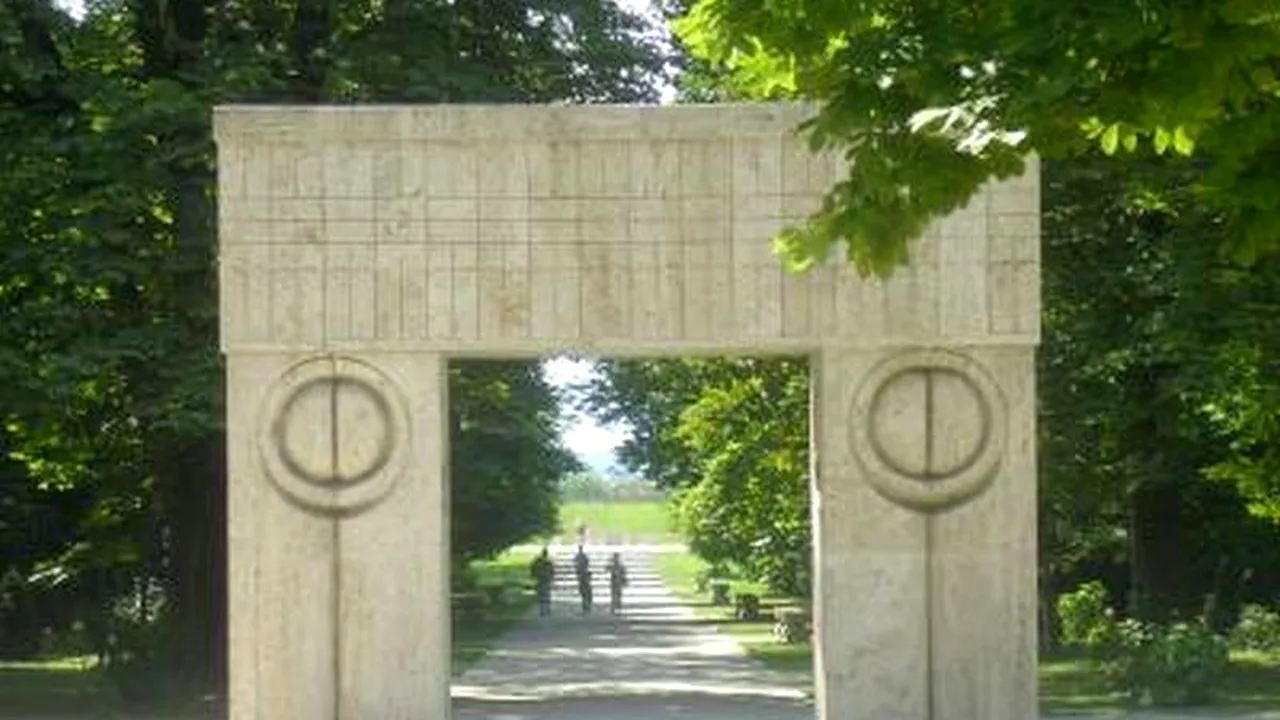 Primăria Târgu Jiu a alocat 40.000 de lei pentru ca operele lui Brâncuși să fie spălate din nou