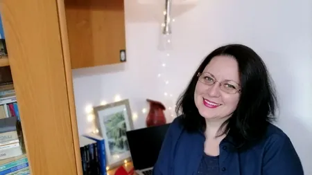 Scriitoarea Rodica Mijaiche: „Pentru mine, scrisul este nevoia de a descreți frunțile cititorilor mei”