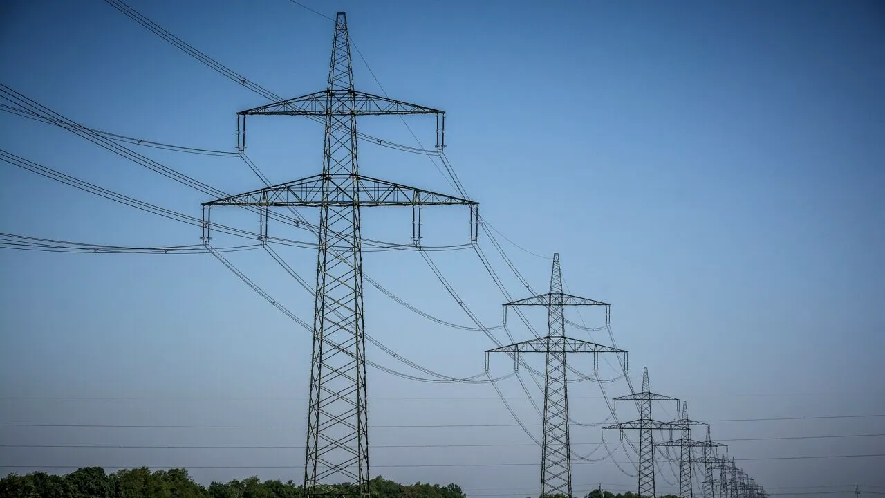 Mai multe stațiuni de pe litoral rămân fără CURENT electric! Harta zonelor afectate de întreruperile cu energie