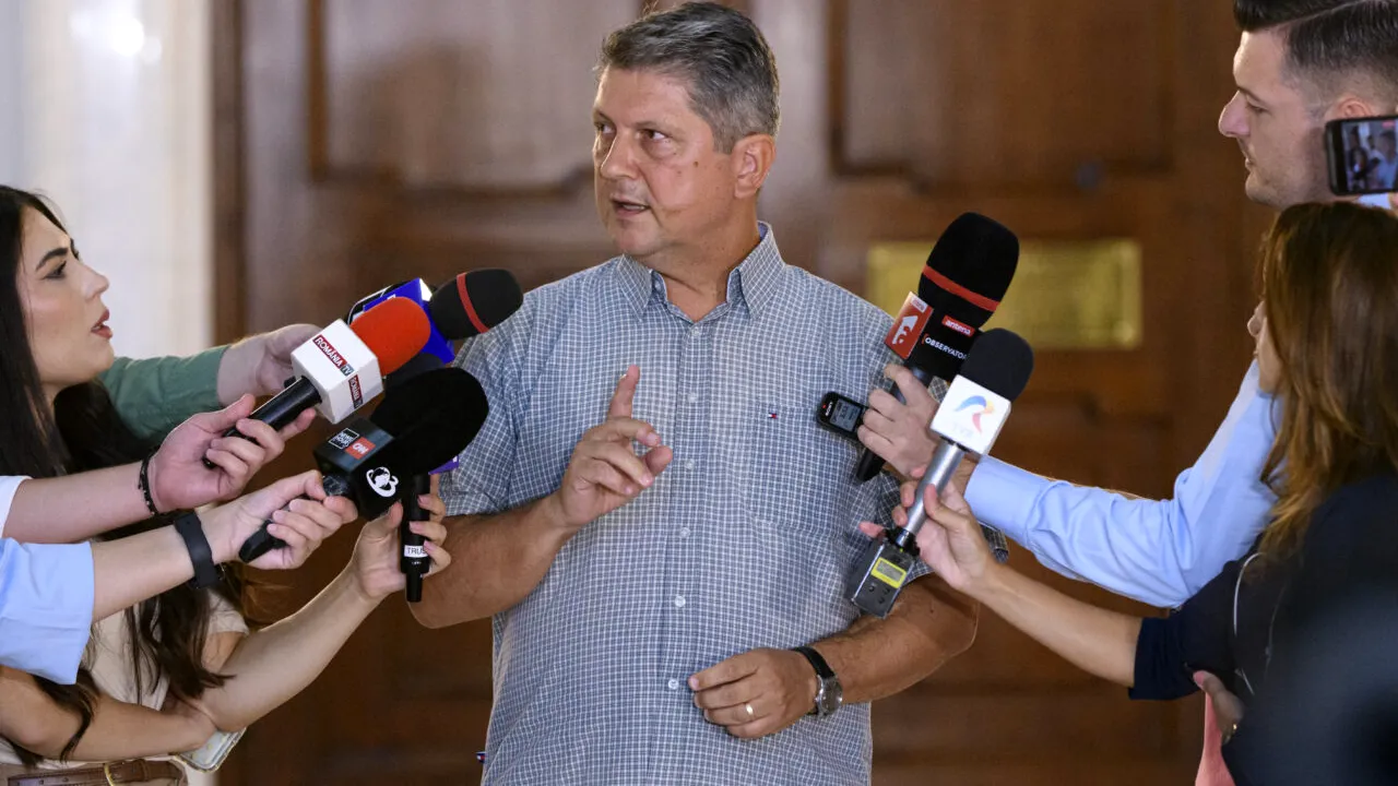 Sorin Grindeanu, SINGUR în cursa pentru șefia PSD. De ce s-a retras Titus Corlățean