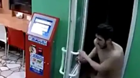 Un barbat gol a intrat într-un bar și i-a cerut chelneriței să-l omoare. Ce a urmat