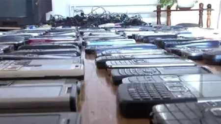 Deșeurile electronice, PERICOL de INCENDIU. Baterile cu litiu, laptop sau telefoane, uitate în sertare pot produce tragedii