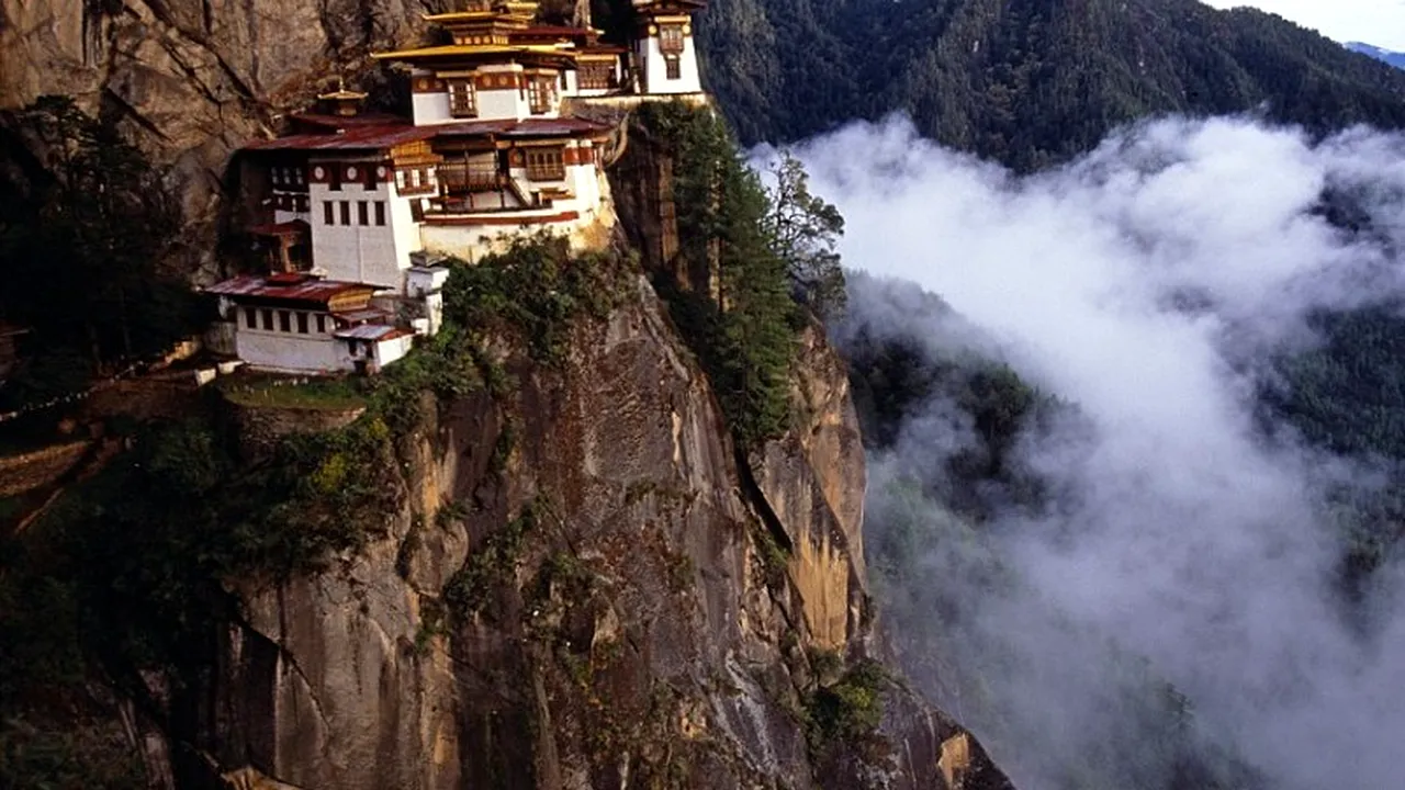 Cele mai izolate lăcașe de cult din lume. GALERIE FOTO