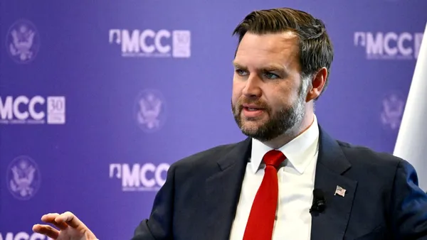 JD Vance îi ia apărarea lui Orban în disputa cu președintele Ucrainei. „Este absolut scandalos”