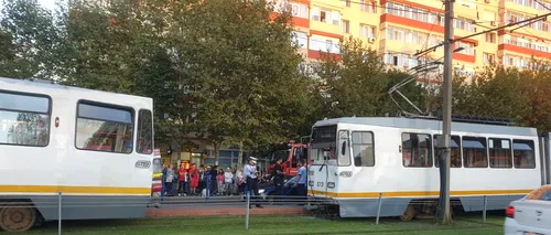 FOTO-VIDEO | Două tramvaie s-au ciocnit într-o stație de pe Șoseaua Giurgiului din Capitală. STB anchetează accidentul, soldat cu rănirea a trei persoane