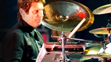 Toboșarul unei trupe celebre rupe tăcerea după zeci de ani. 