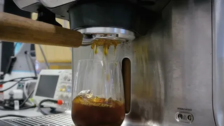 Ce gust are „cafeaua cu sunet”. Cum au catalogat-o voluntarii care au avut curaj să o încerce