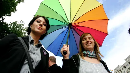STUDIU: Una din patru femei a avut o experiență sexuală cu altă femeie