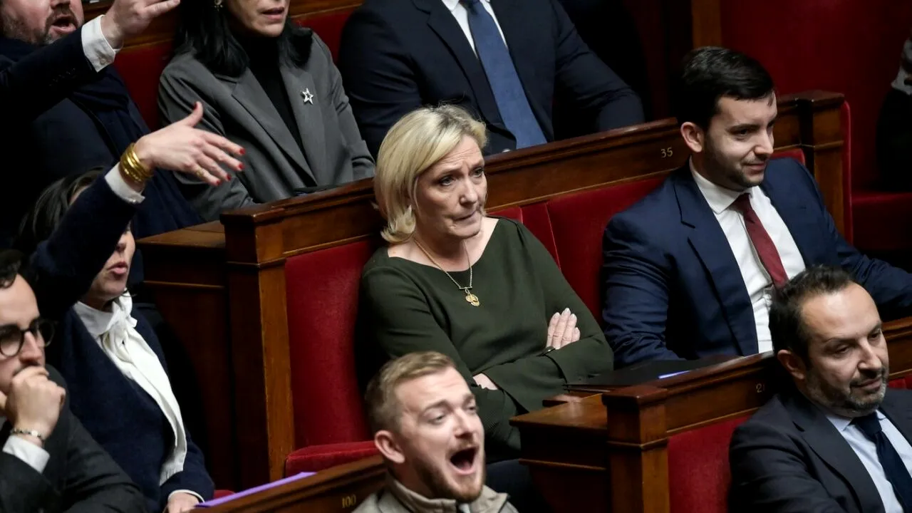 Tensiuni între formațiunile politice din Franța/ Lider ecologist, despre partidul lui Marine Le Pen: „Sunt reprezentanții lui Putin și Trump”