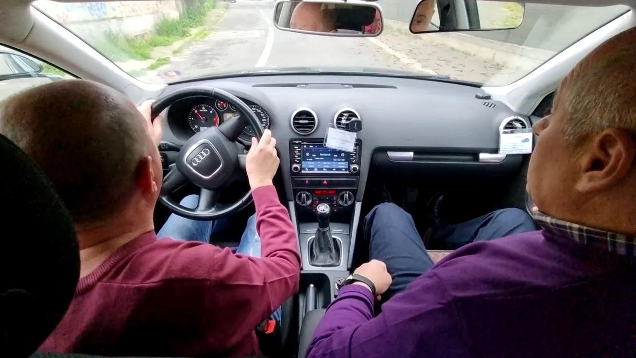 Ireal! Câți bani a primit un român, după ce a dat cu mașina într-o GROAPĂ
