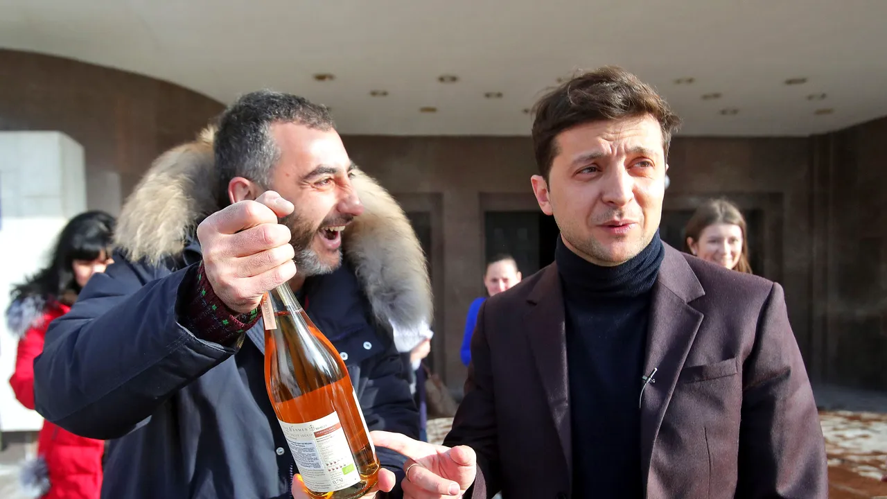 Un actor de comedie ar putea fi președinte. Ce spun sondajele alegerilor din Ucraina
