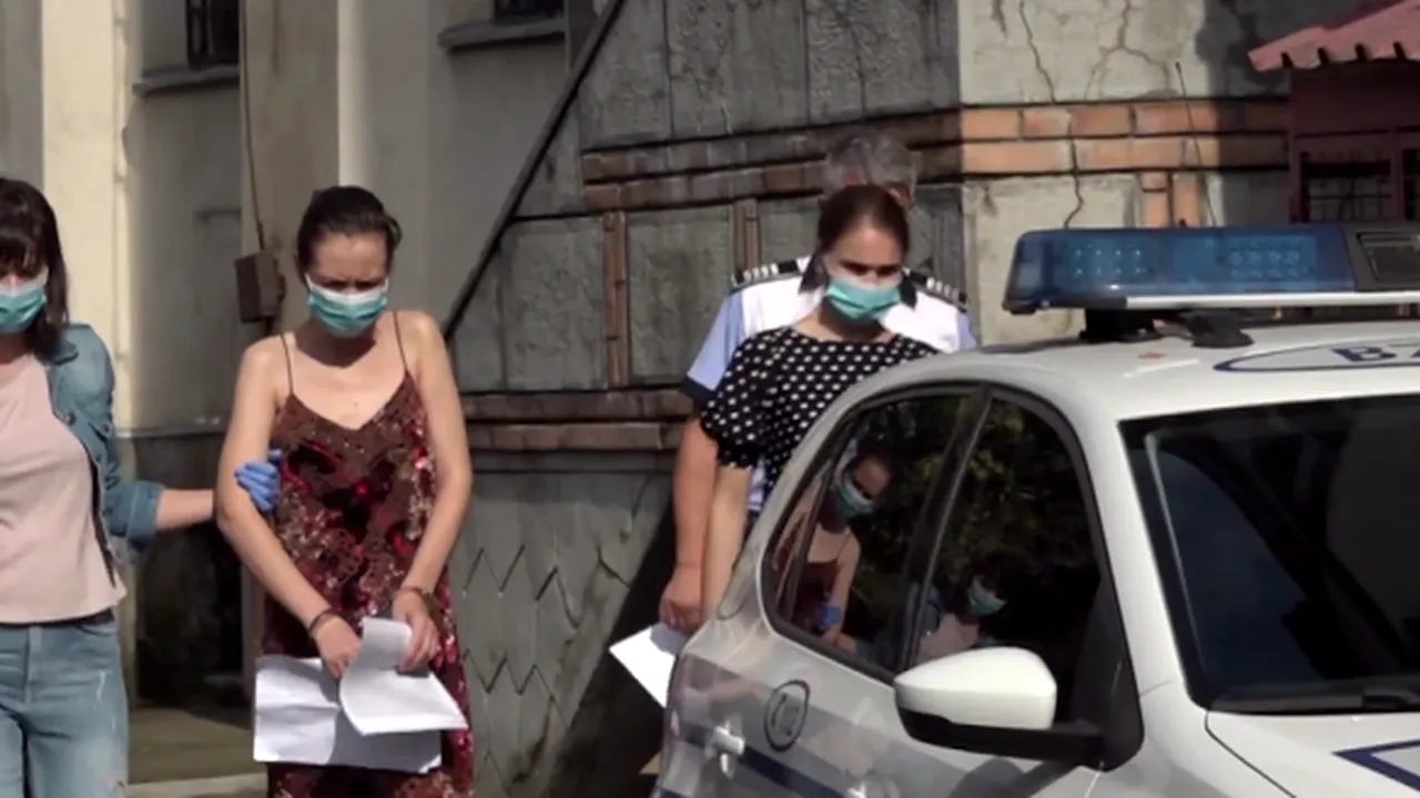 Femeia care l-a accidentat intenționat pe motociclistul de la Rutieră care o urmărea, arestată preventiv pentru 30 de zile. Șoferița a spus că trebuia să ajungă urgent la București