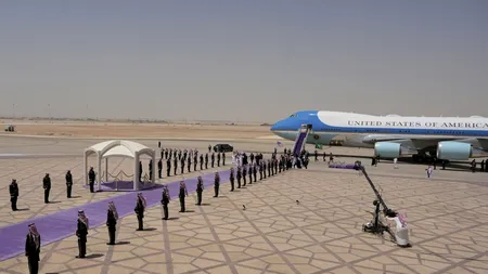 Donald Trump a sosit în Arabia Saudită. Președintele SUA vizează acorduri în valoare de peste 1.000 de MILIARDE de dolari cu statele din Golful Persic