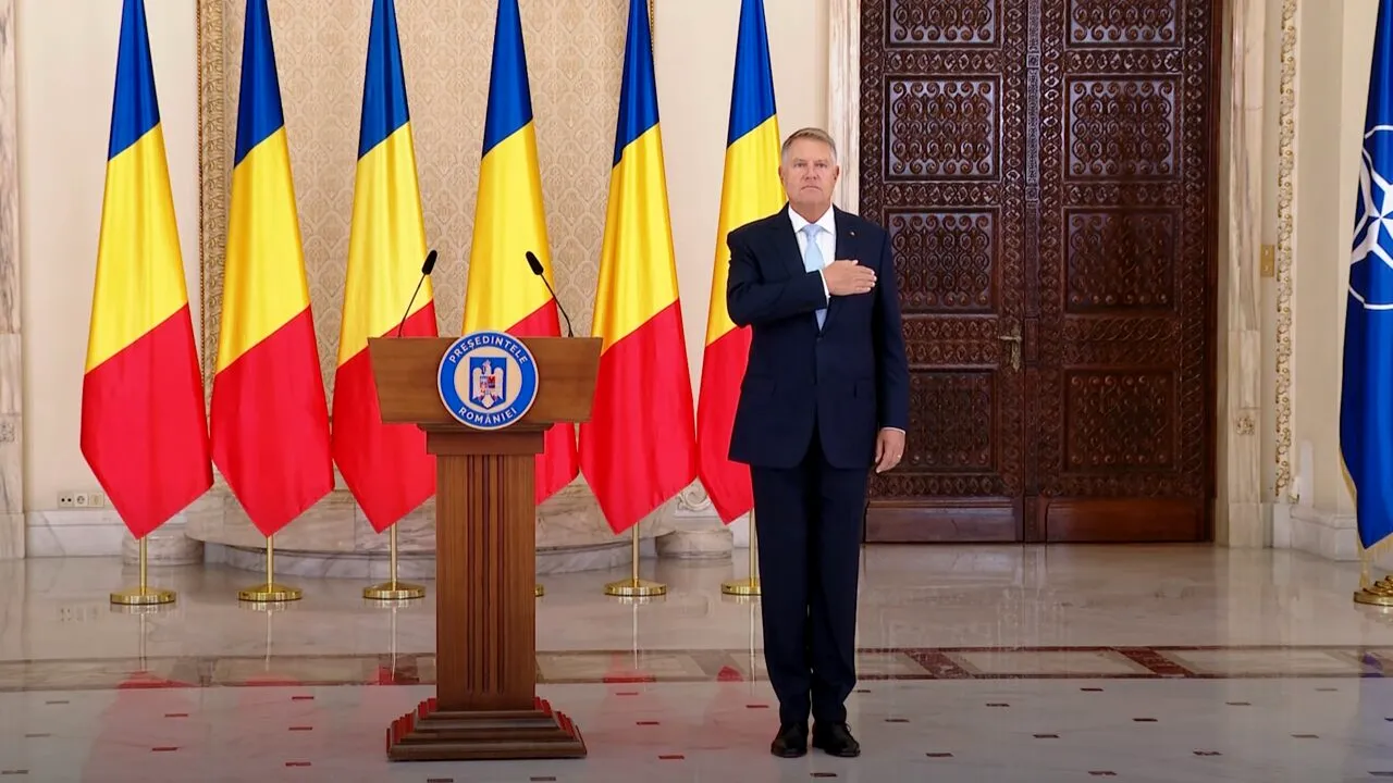 Moment JENANT la Cotroceni. A sunat un telefon în timp ce vorbea Klaus Iohannis. Șeful statului nu s-a abținut: ,,Complicat cu telefoanele!