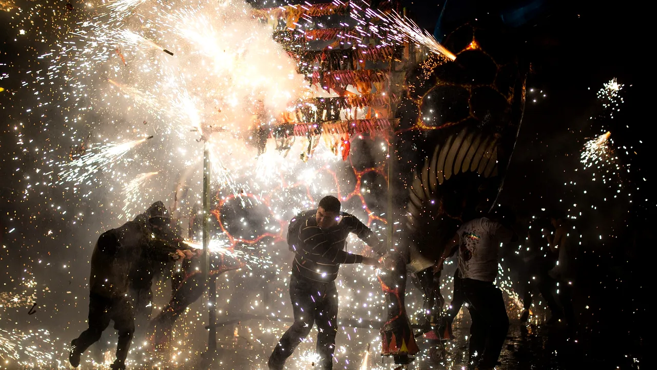 EXPLOZII devastatoare la un depozit de ARTIFICII: 24 de morți și 40 de răniți