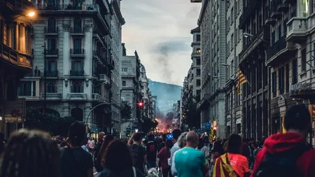 Madridul incendiază Barcelona! Liderul Cataloniei, suspendat din funcție pentru nesupunere!