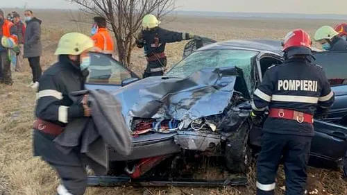 Cinci persoane au fost rănite într-un accident produs în Dâmbovița. Un microbuz și două mașini s-au ciocnit