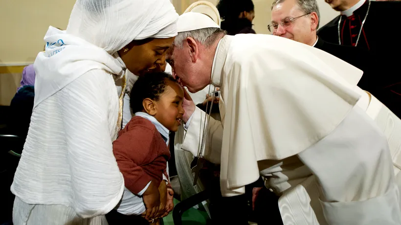 Papa Francisc către refugiați: Nu lăsați pe nimeni să vă răpească speranța!
