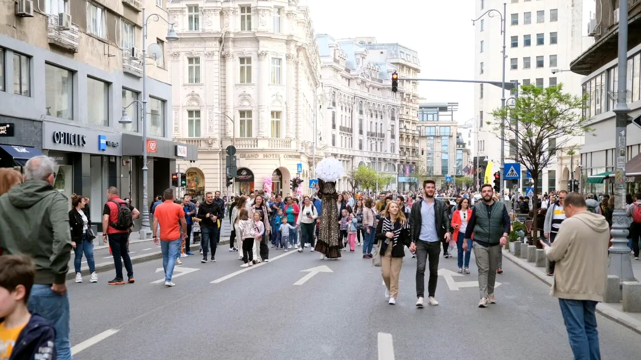 „Străzi deschise, București – Promenadă Urbană 2025” revine pe Calea Victoriei. Ce aduce nou ediția din acest an