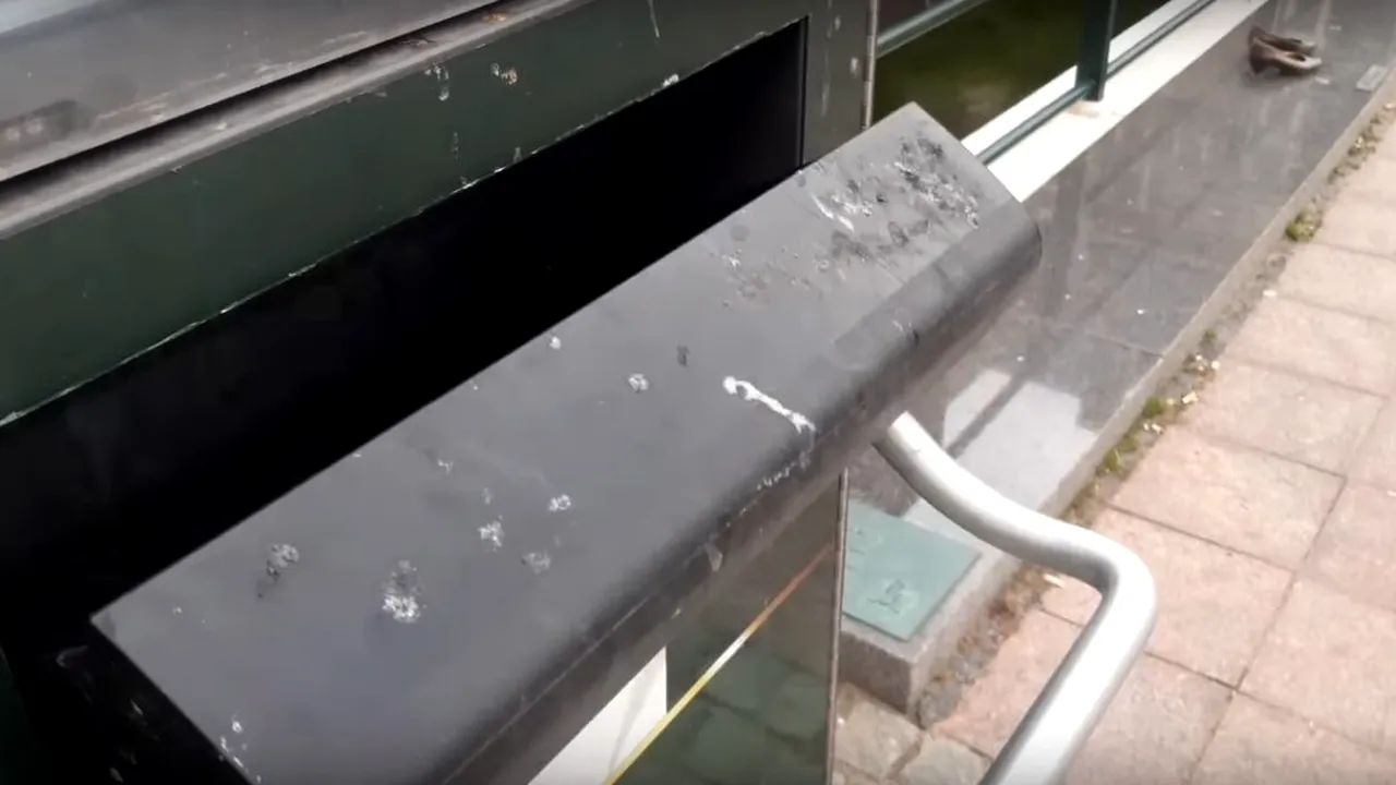 VIDEO | Cum se păstrează curățenia în Malmo: „O, chiar acolo, da! Fă asta din nou!” Pubelele cu voce sexy, noua strategie a municipalității