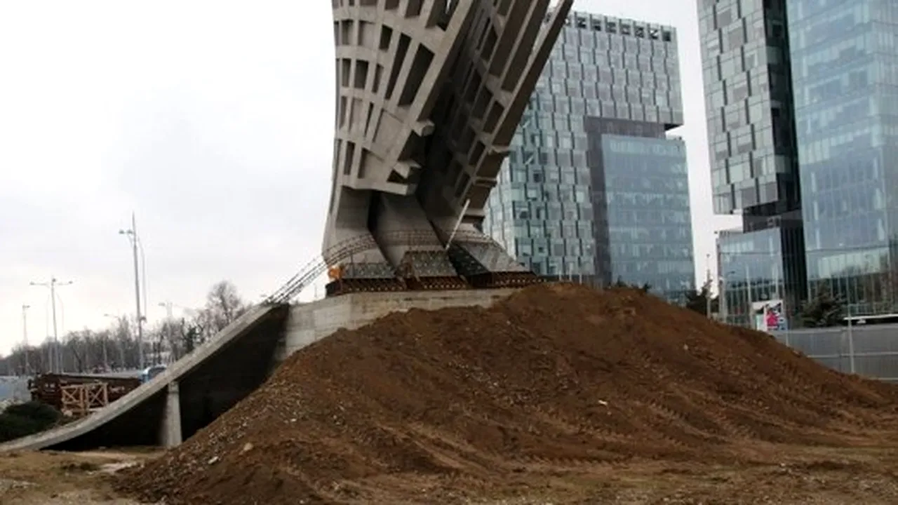 Cum arată monumentul Aripi, instalat în Piața Presei