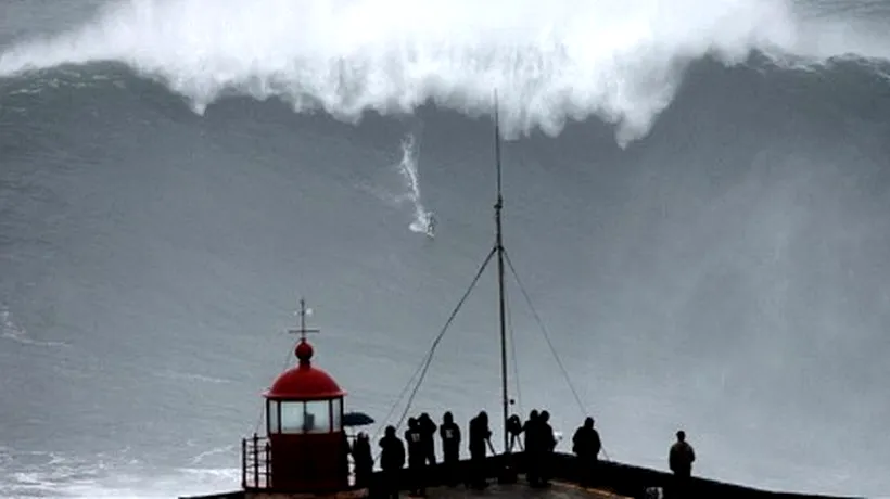 Un brazilian a făcut surf pe un val de 30 de metri înălțime. VIDEO