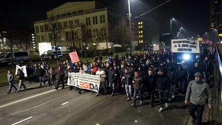 Cincisprezece mii de persoane au manifestat împotriva 