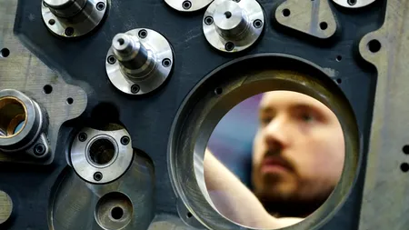 PRODUCȚIA industrială a scăzut în primul trimestru din 2025. Sunt afectate trei mari sectoare / Informații importante INS