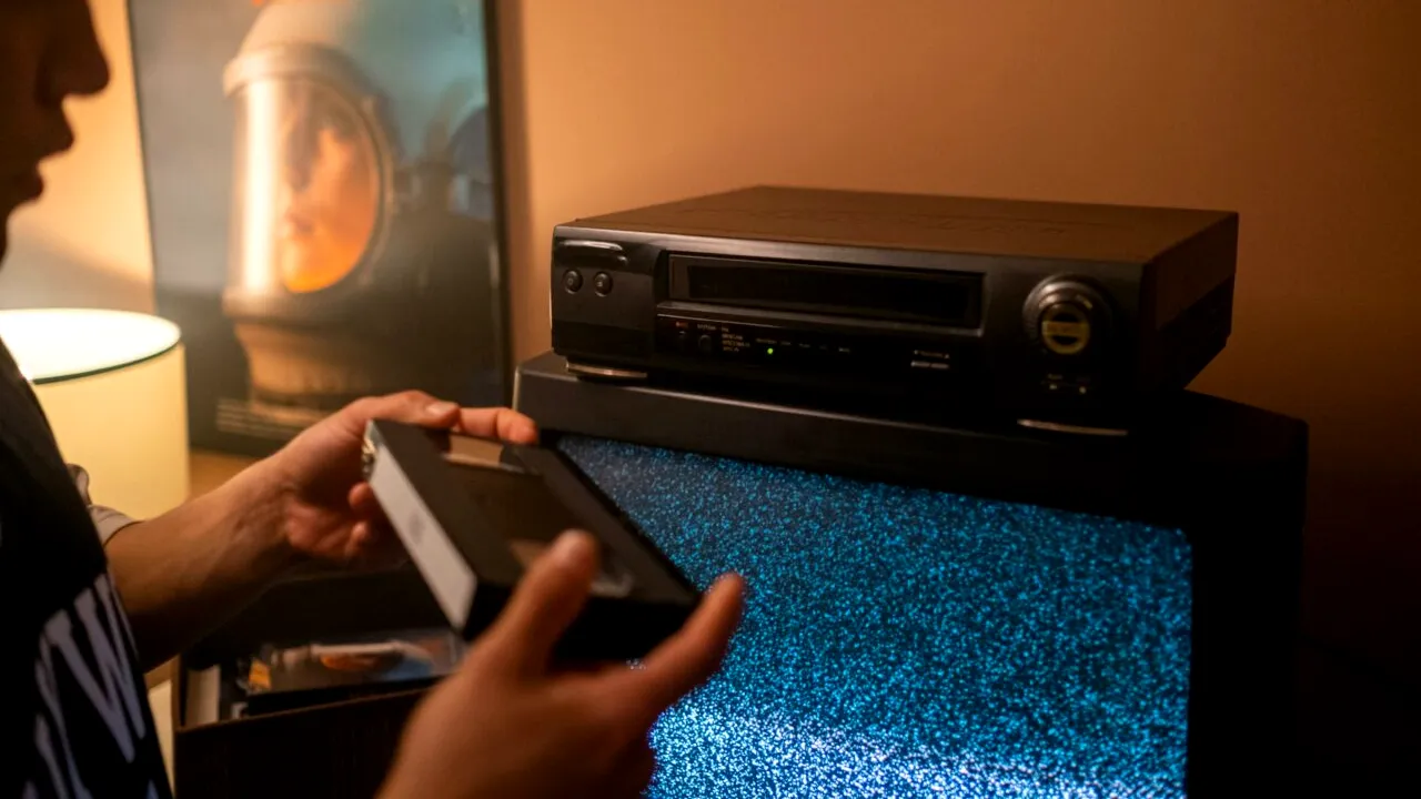 Ce afaceri extrem de bănoase se făceau înainte de '89. Totul se desfășura într-un apartament!