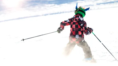 Polițiștii români PATRULEAZĂ împreună cu cei bulgari în stațiunea Pamporovo