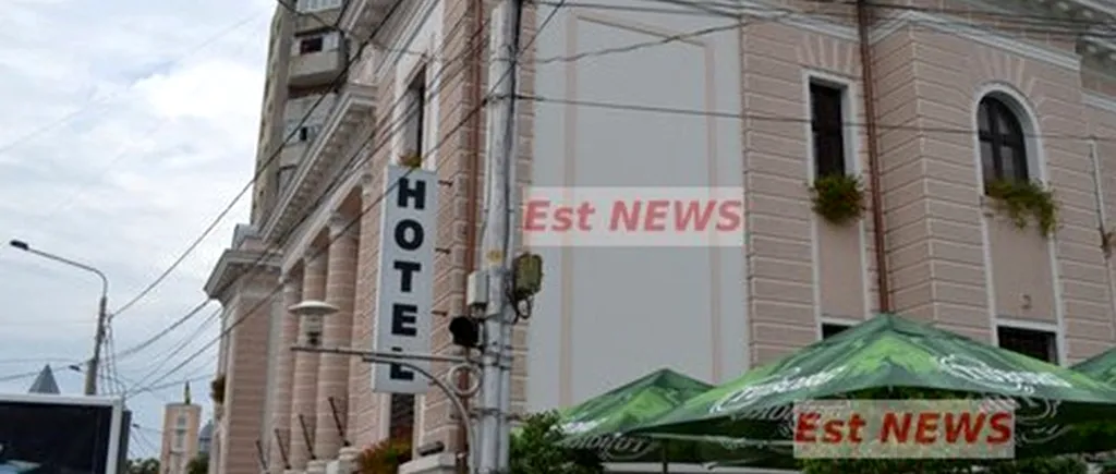 Clientul unui hotel din Bârlad s-a răzbunat CRUNT pe recepționeră pentru că nu a nimerit ieșirea de la toaletă