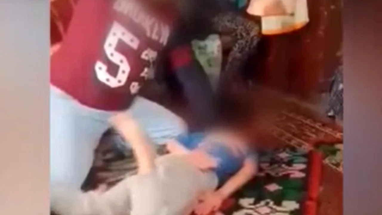 Un nou caz de violență domestică: Și-a bătut copilul cu o scândură! Tatăl agresiv a fost reținut (VIDEO)