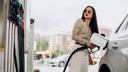 Decizie radicală luată de un stat în plină criză a petrolului: prețul benzinei, redus instantaneu cu 25% după eliminarea temporară a taxei de mediu